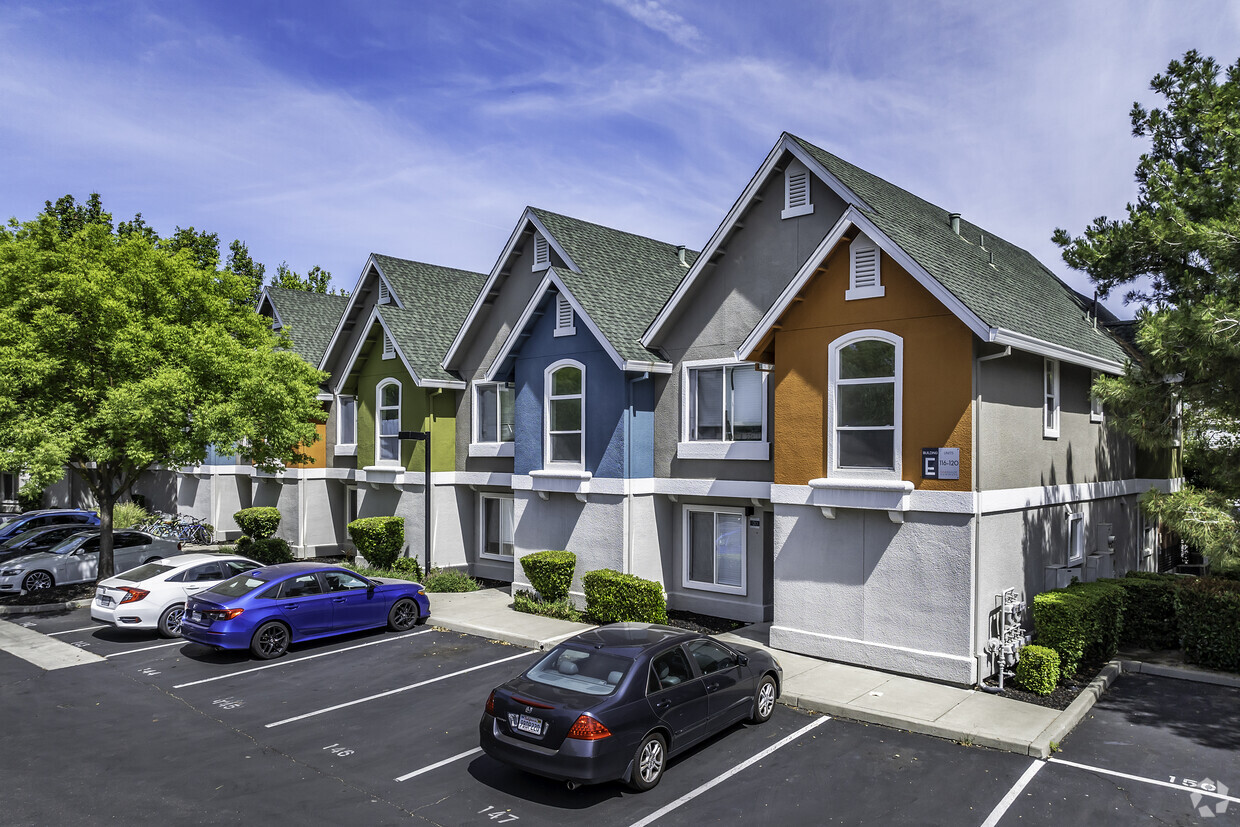 Oakshade Commons, undefined, 2120 Cowell Blvd, Davis, CA 95618, United States, Photo:0
