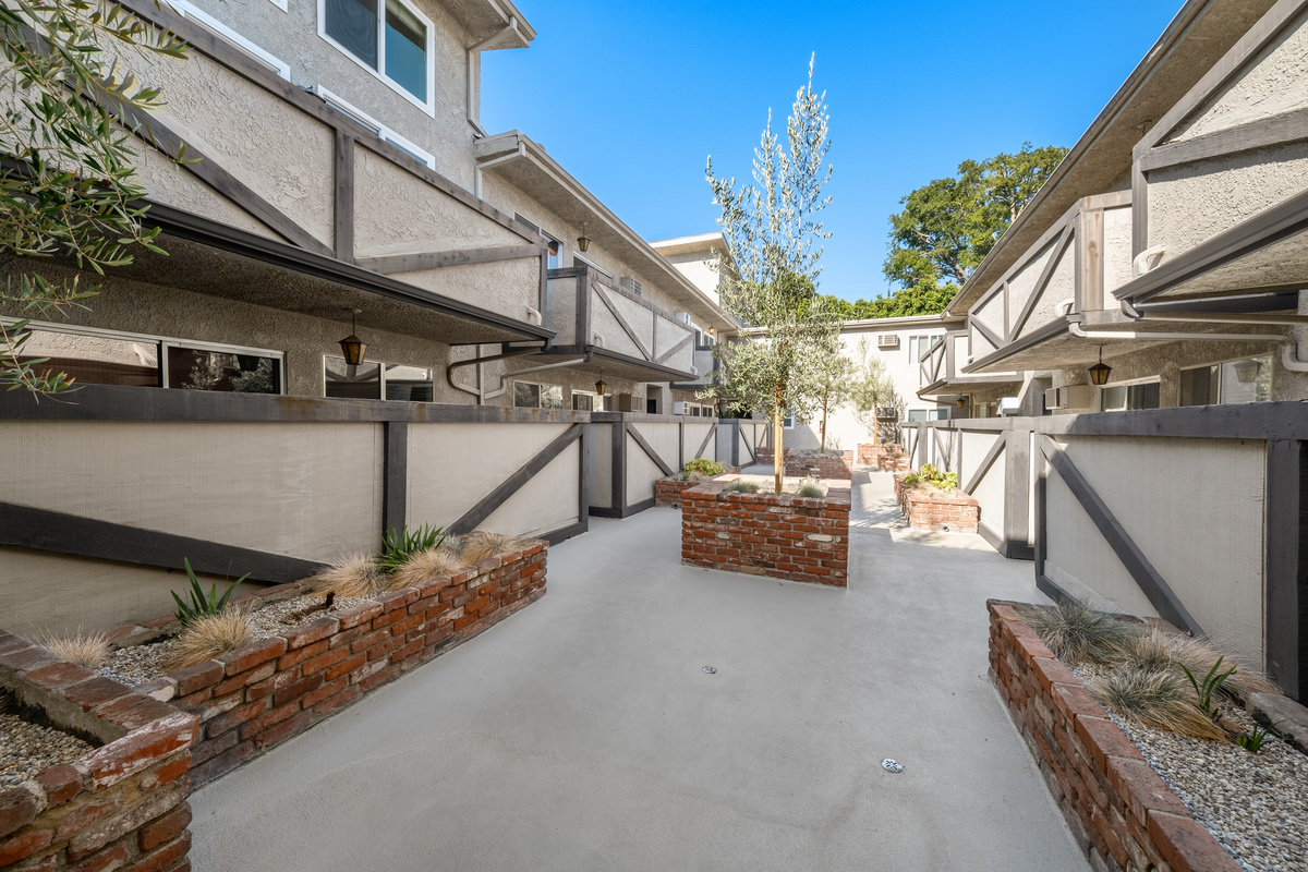 Sawtelle, ucla, 1914 Corinth Ave APT 207, Los Angeles, CA 90025, USA, Photo:5