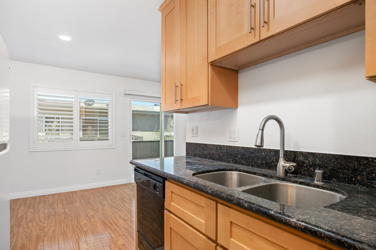 Sawtelle, ucla, 1914 Corinth Ave APT 207, Los Angeles, CA 90025, USA, Photo:19