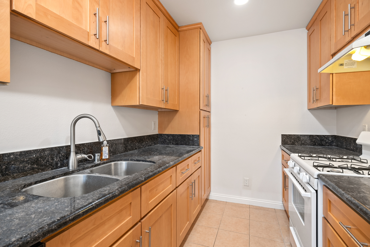 Sawtelle, ucla, 1914 Corinth Ave APT 207, Los Angeles, CA 90025, USA, Photo:21