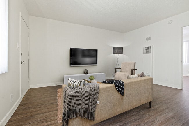 Sepulveda Court, undefined, 2840 S Sepulveda Blvd, Los Angeles, CA 90064, Photo:2