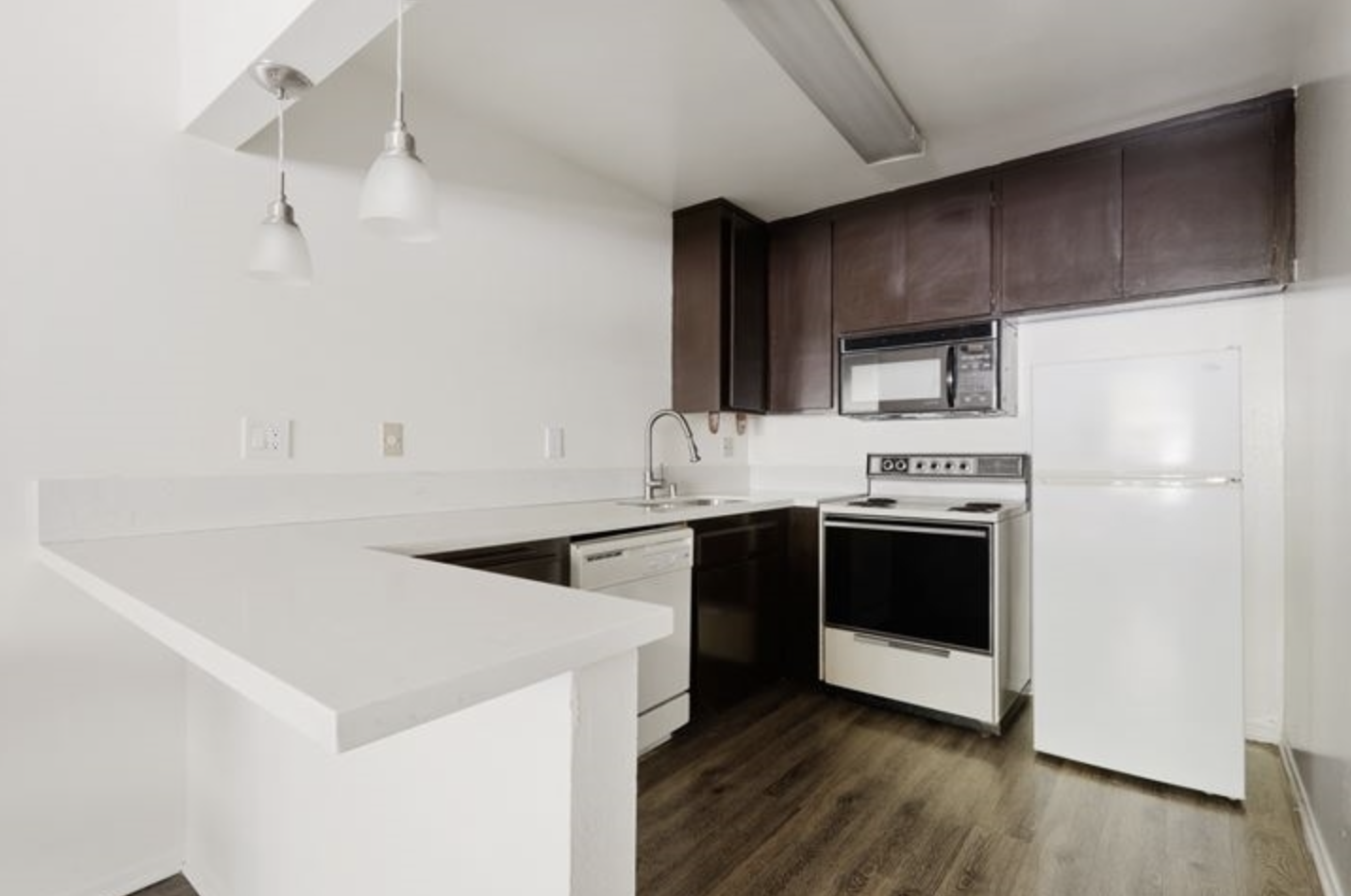 1125-1137 W 36th Pl, usc, 1125 W 36th Pl, Los Angeles, CA 90007, USA, Photo:2
