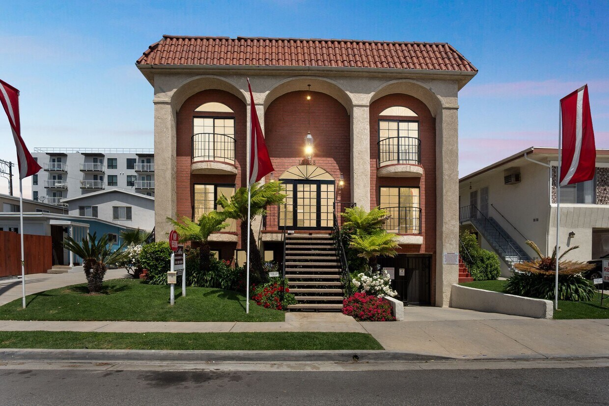 Champlin Properties, undefined, 12433 Pacific Ave, Los Angeles, CA 90066, Photo:0