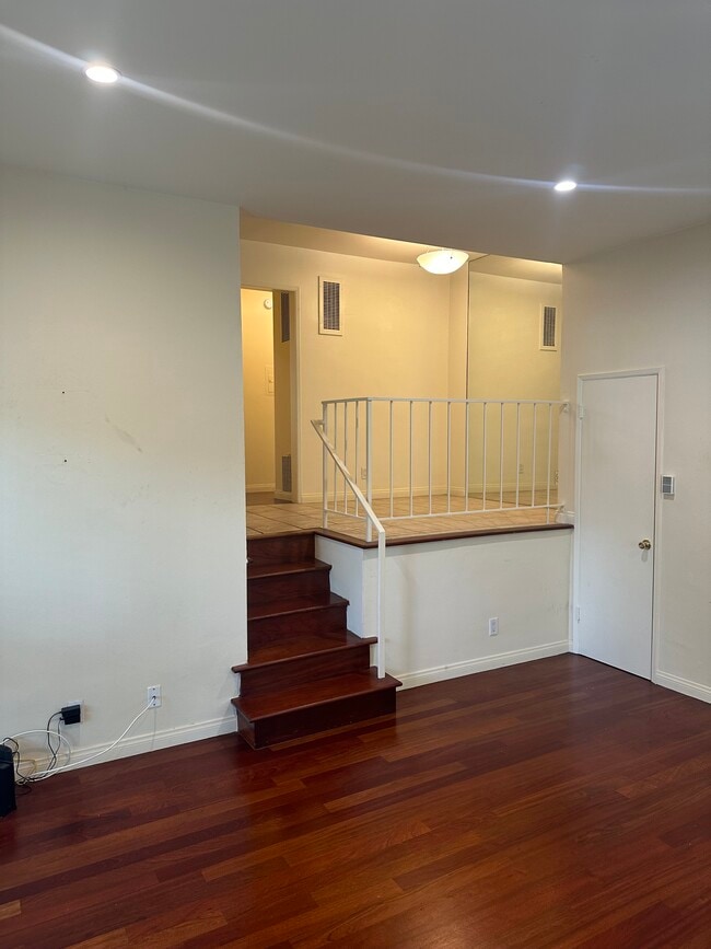 1034 9th St, undefined, 1034 9th St, Santa Monica, CA 90403, Photo:1