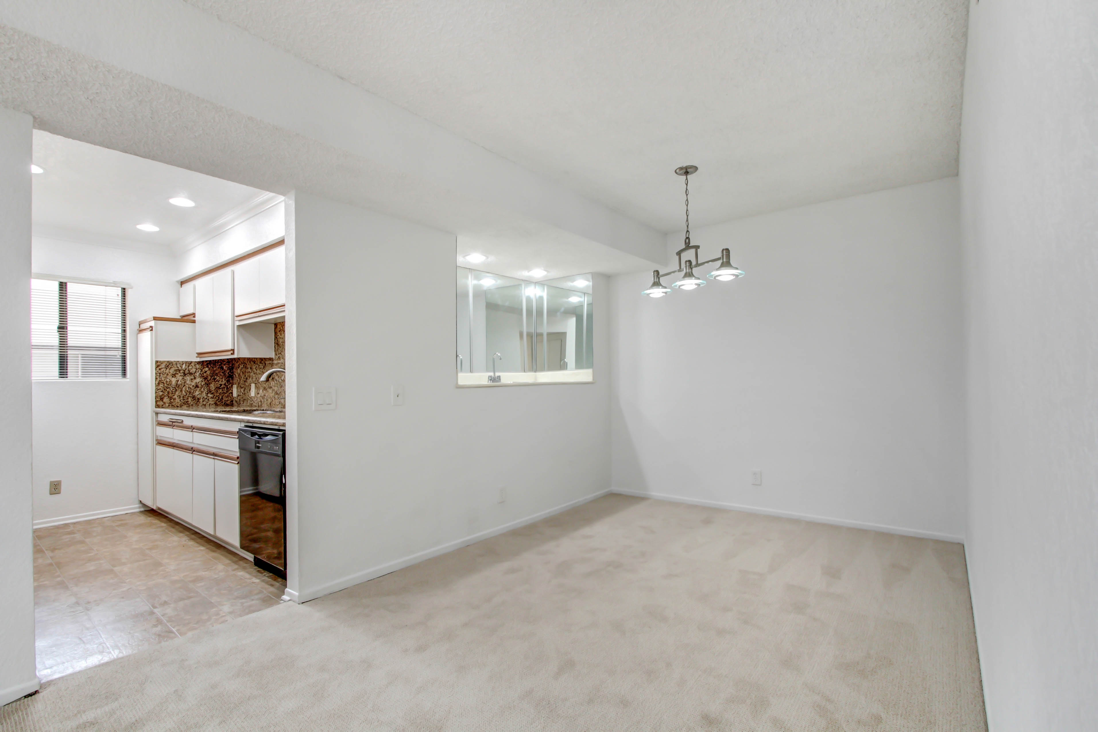 Spacious Westwood apartment with rooftop, ucla, 10604 Wilkins Ave, Los Angeles, CA 90024, USA, Photo:4
