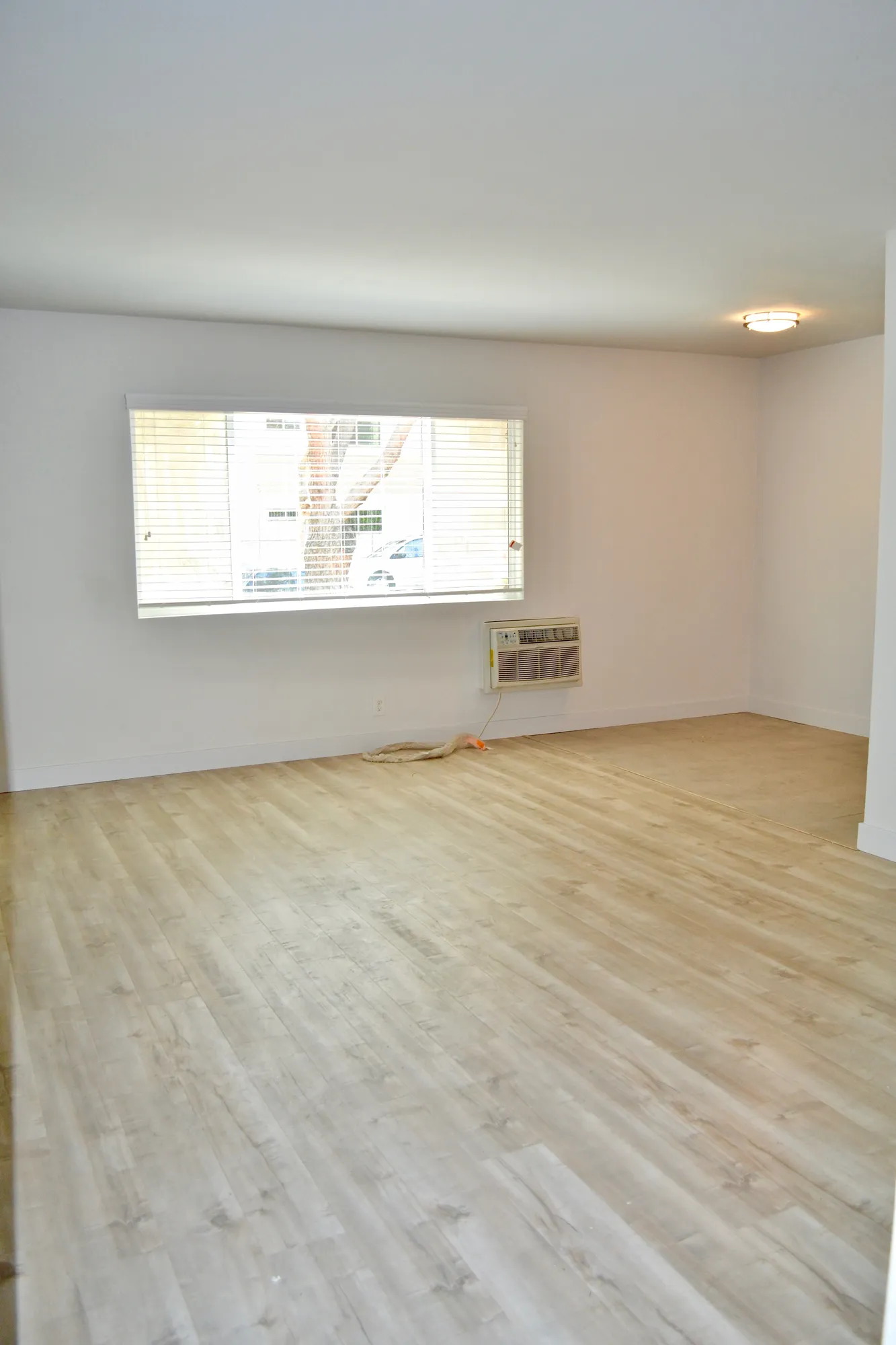 The Jewel , undefined, 2801 Orchard Ave., Los Angeles, CA 90007, USA, Photo:9