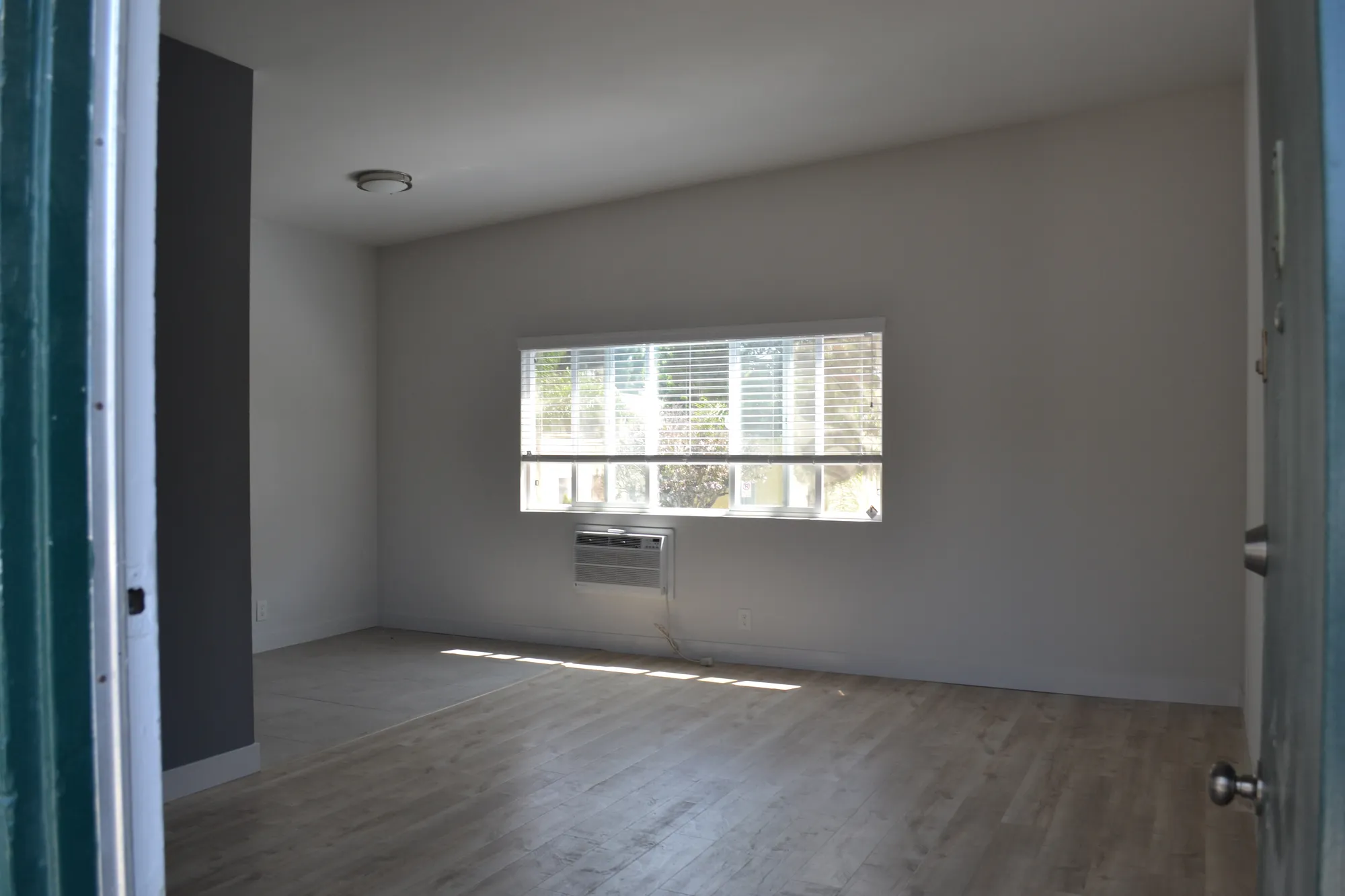 The Jewel , undefined, 2801 Orchard Ave., Los Angeles, CA 90007, USA, Photo:10