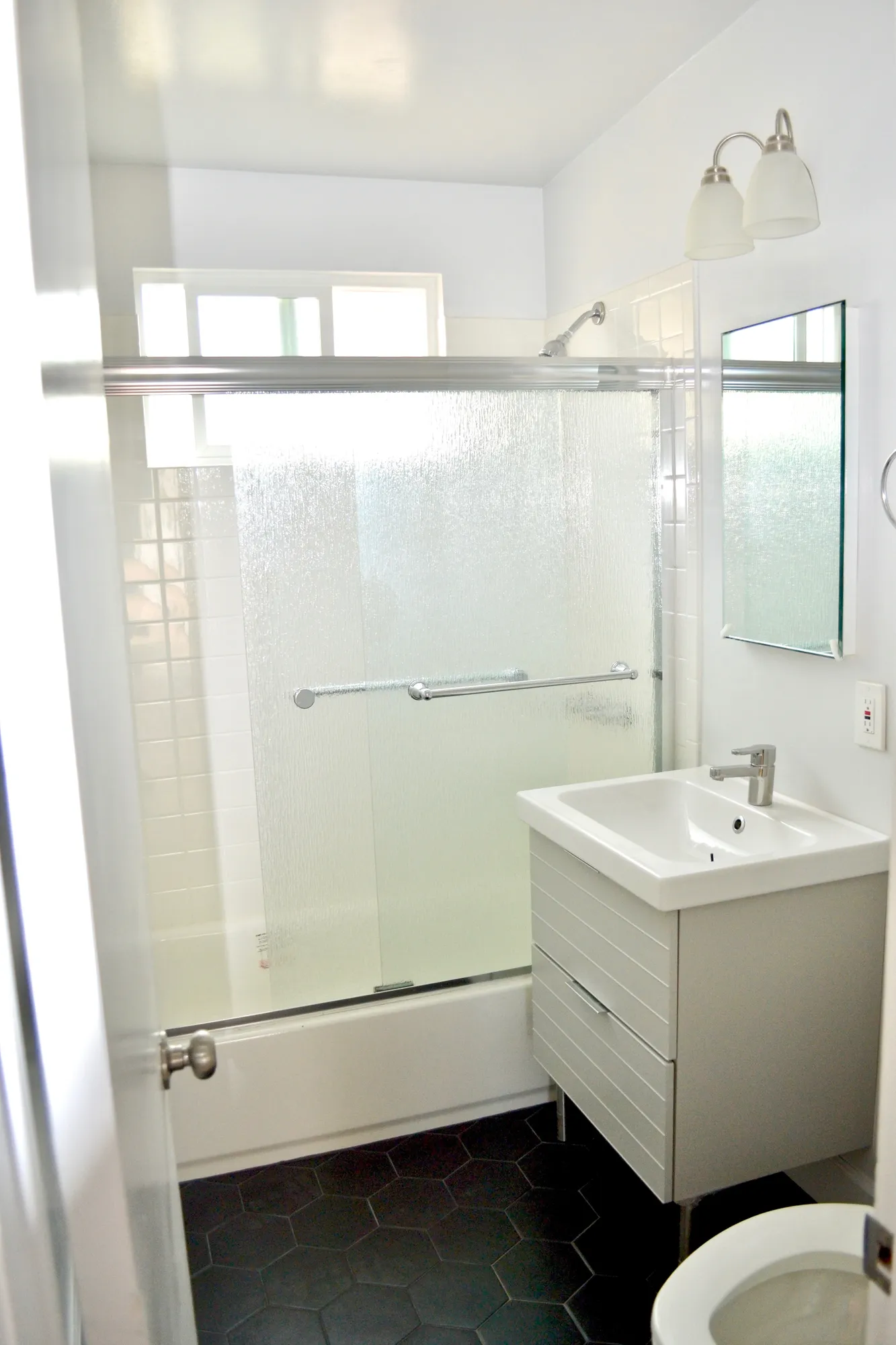 The Jewel , undefined, 2801 Orchard Ave., Los Angeles, CA 90007, USA, Photo:15