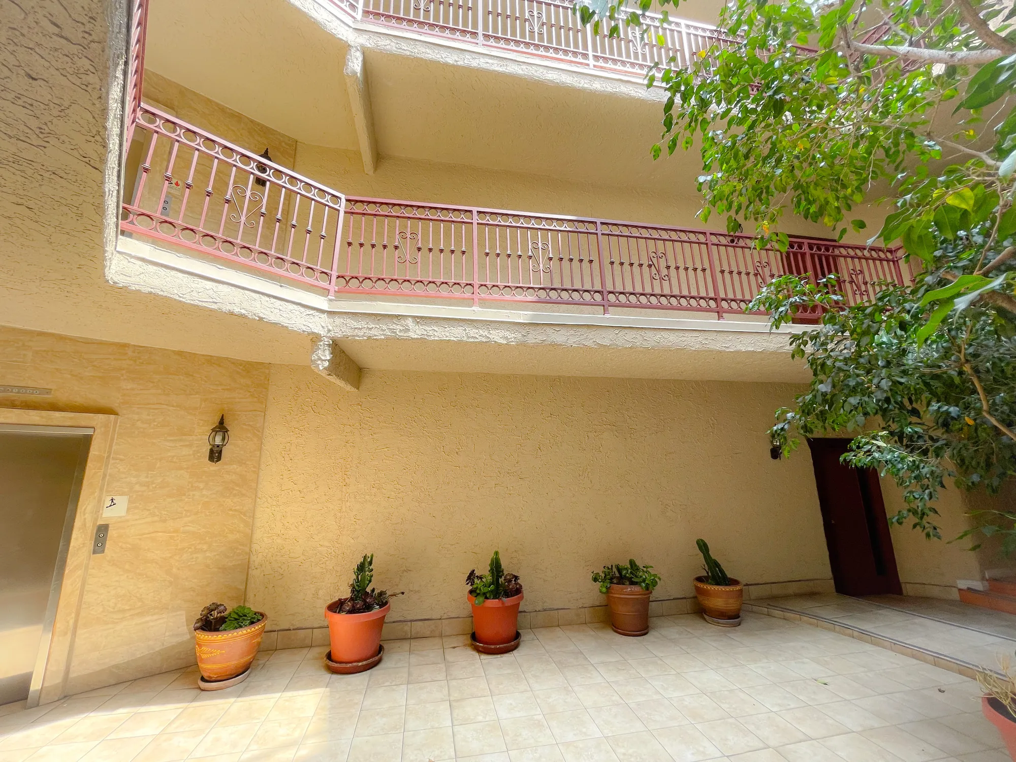 690 Veteran, undefined, 690 Veteran Ave, Los Angeles, CA 90024, USA, Photo:2