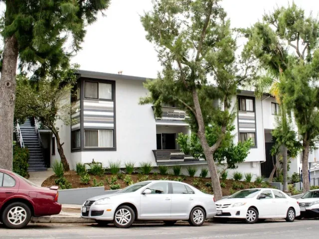 Strathmore Veteran exterior