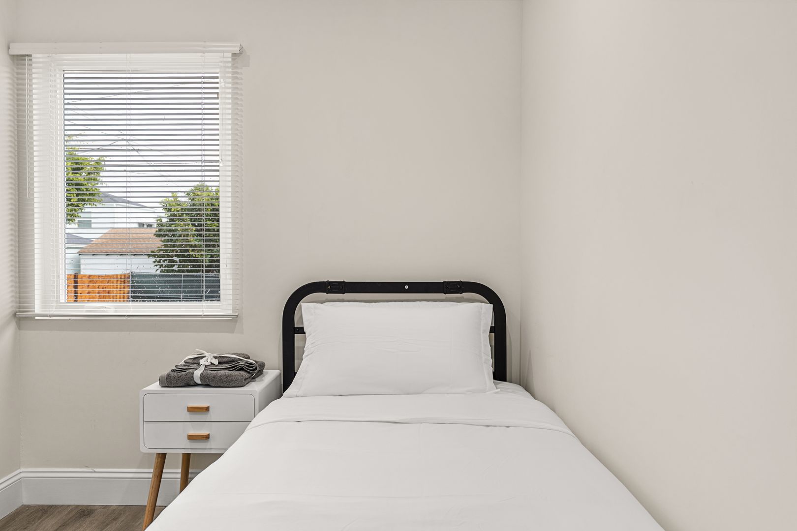 1736 -1740 Kelton, ucla, 1736 Kelton Ave, Los Angeles, CA 90024, USA, Photo:2