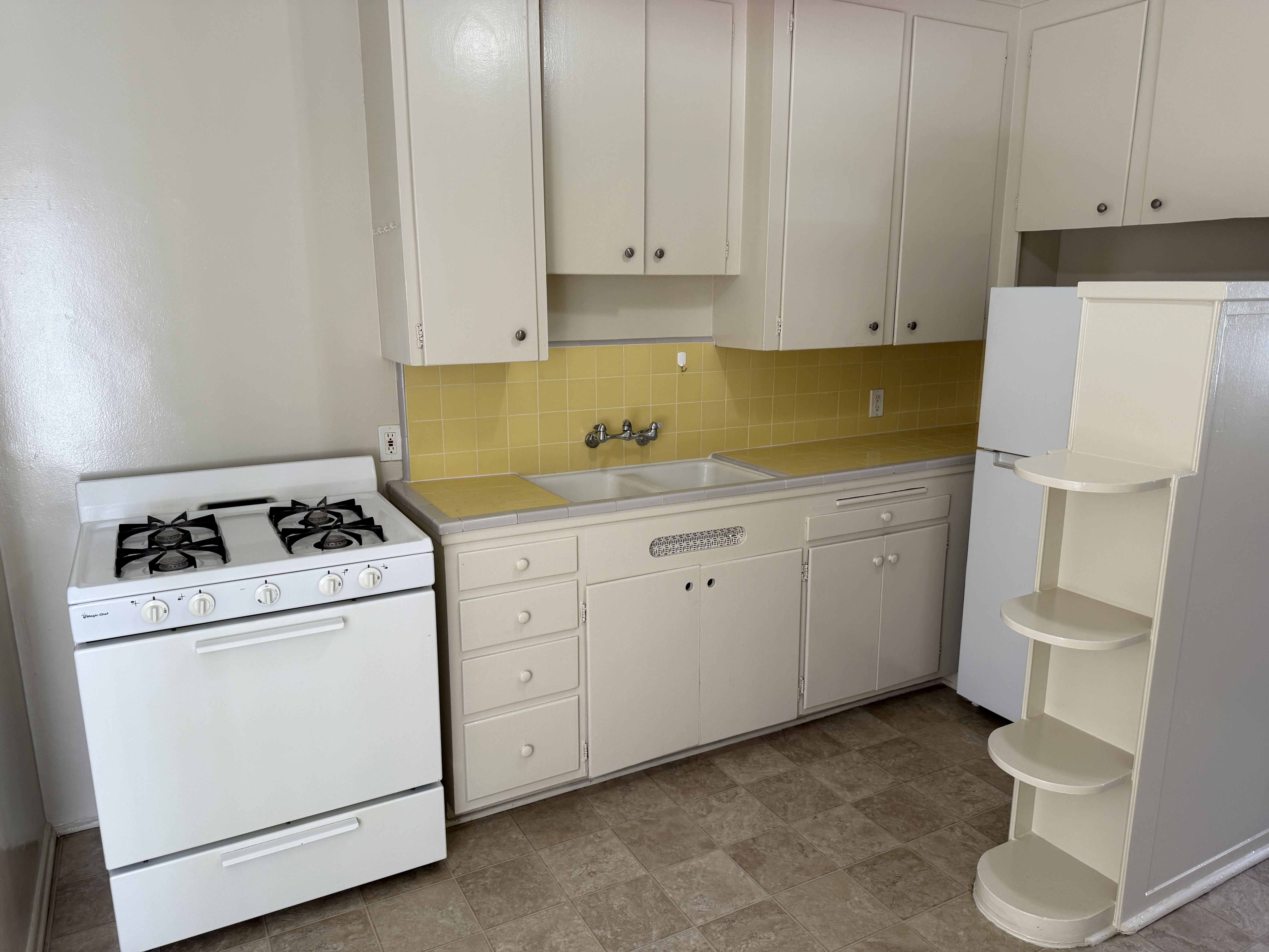 Westwood Apartments, ucla, 801 Levering Ave, Los Angeles, CA 90024, USA, Photo:11