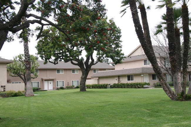 Montclaire Apartments, csuf, 2970 Ruby Dr, Fullerton, CA 92831, Photo:4