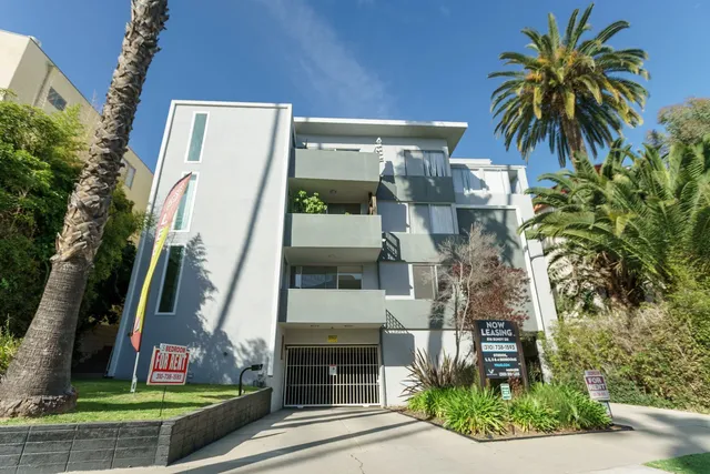 816 S. Bundy Dr - Student Housing near SMC