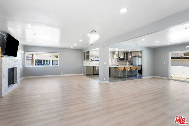 8901 Rubio Ave, csun, 8901 Rubio Ave, Los Angeles, CA 91343, Photo:3