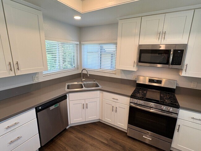 7 Rainbow Ridge, undefined, 7 Rainbow Ridge, Irvine, CA 92603, Photo:2