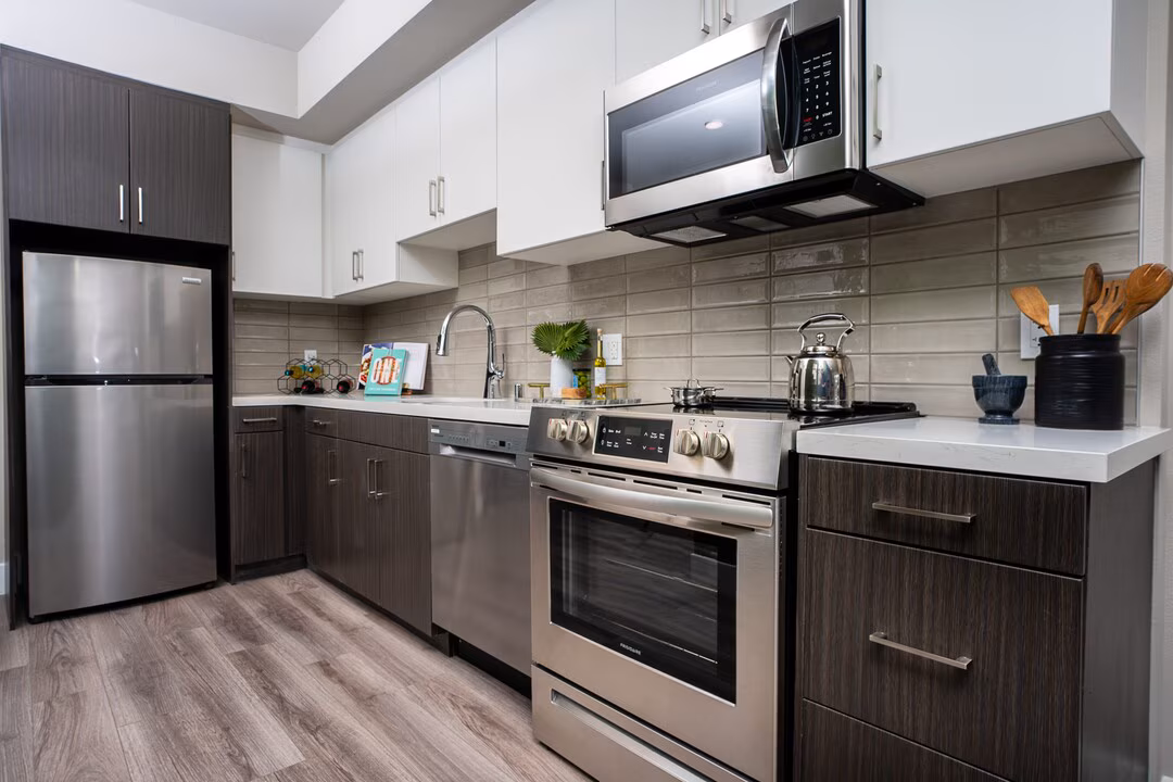 Emerald, usc, 215 W 14th St, Los Angeles, CA 90015, USA, Photo:1