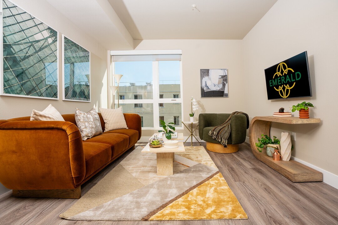 Emerald, usc, 215 W 14th St, Los Angeles, CA 90015, USA, Photo:4