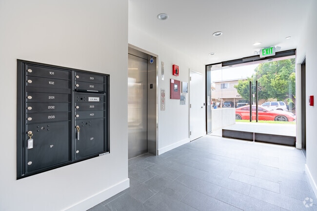 Lido Apartments - 1550 Brockton Ave, undefined, 1550 Brockton Ave, Los Angeles, CA 90025, Photo:3