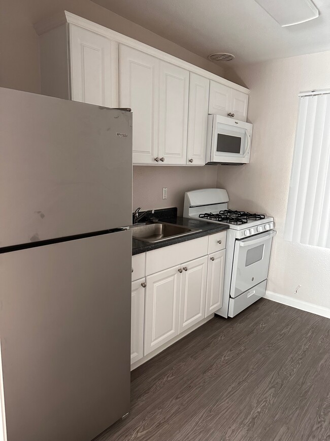 77 Fortyfive, csun, 7745 Reseda Blvd, Reseda, CA 91335, Photo:2