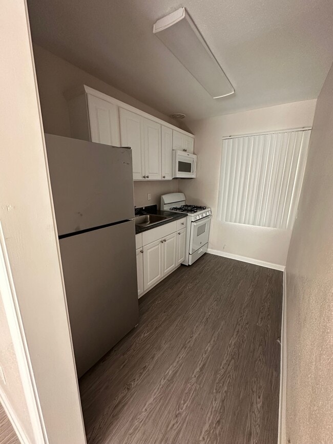 77 Fortyfive, csun, 7745 Reseda Blvd, Reseda, CA 91335, Photo:4