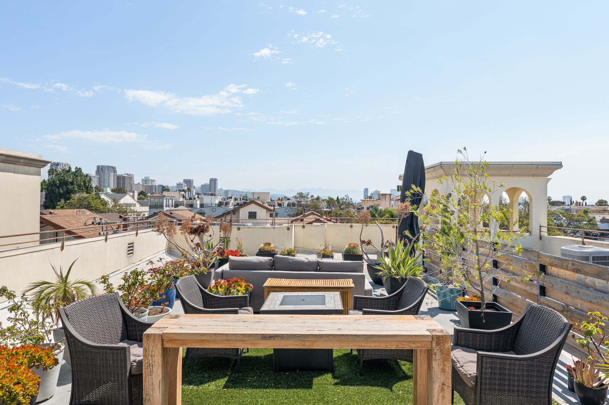 2 BR + Private Roof Top Deck in Westwood, ucla, 1540 S Bentley Ave APT 402, Los Angeles, CA 90025, USA, Photo:0