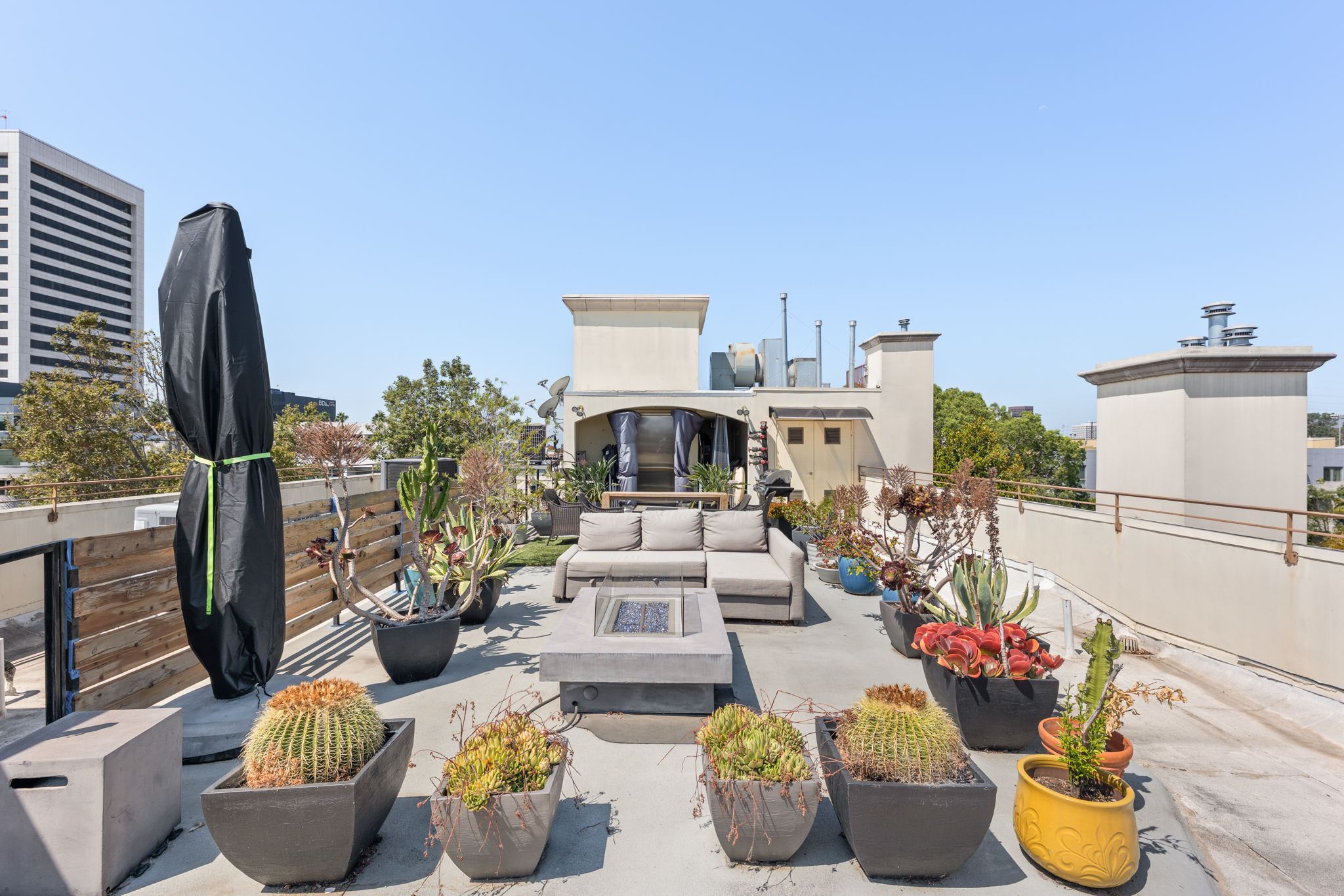 2 BR + Private Roof Top Deck in Westwood, ucla, 1540 S Bentley Ave APT 402, Los Angeles, CA 90025, USA, Photo:1