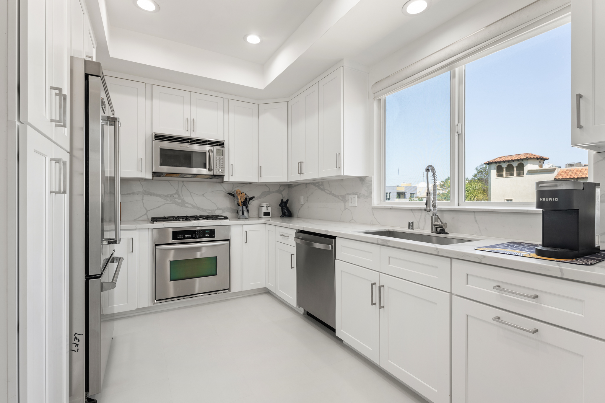2 BR + Private Roof Top Deck in Westwood, ucla, 1540 S Bentley Ave APT 402, Los Angeles, CA 90025, USA, Photo:4