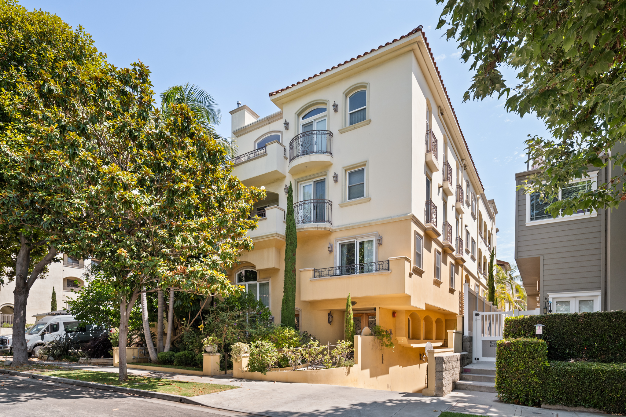 2 BR + Private Roof Top Deck in Westwood, ucla, 1540 S Bentley Ave APT 402, Los Angeles, CA 90025, USA, Photo:10