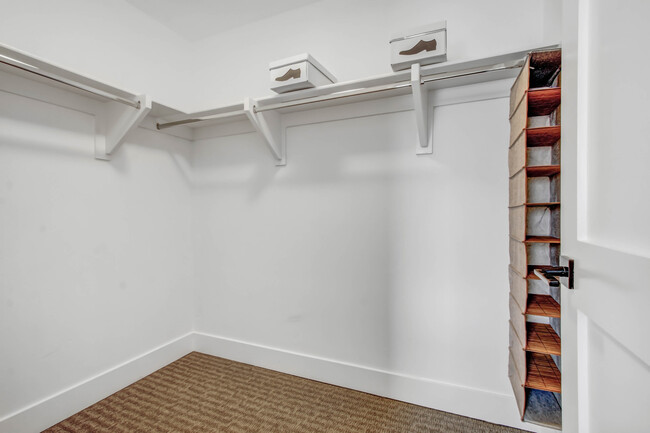 The BW by CLG, ucla, 1168 S Barrington Ave, Los Angeles, CA 90049, USA, Photo:12