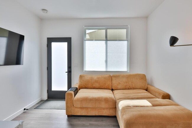 3407 N Mountain View Dr, undefined, 3407 N Mountain View Dr, San Diego, CA 92116, Photo:2