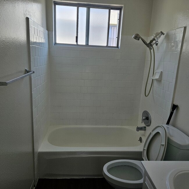 8809 Etiwanda Ave, csun, 8809 Etiwanda Ave, Los Angeles, CA 91325, United States, Photo:2