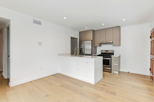 11785 Gateway Blvd, undefined, 11785 Gateway Blvd, Los Angeles, CA 90064, Photo:1