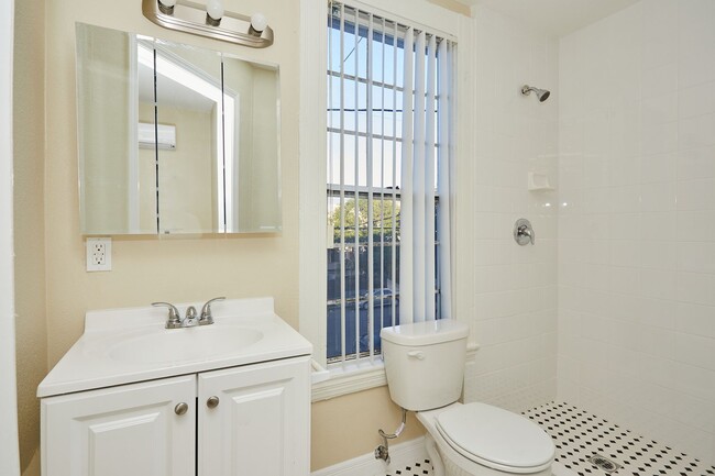 Victorian @ 11th Place, usc, 1840 11th Pl, Los Angeles, CA 90006, USA, Photo:3