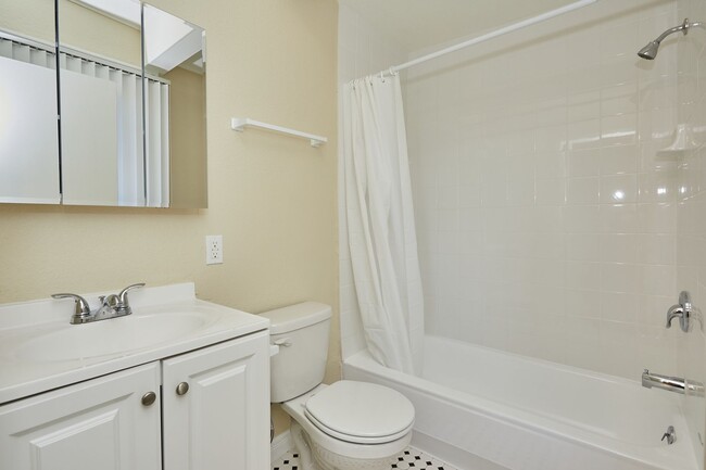 Victorian @ 11th Place, usc, 1840 11th Pl, Los Angeles, CA 90006, USA, Photo:5