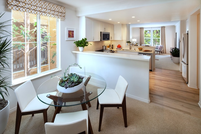 Torrey Ridge Apartment Homes, undefined, 4695 Torrey Cir, San Diego, CA 92130, Photo:4