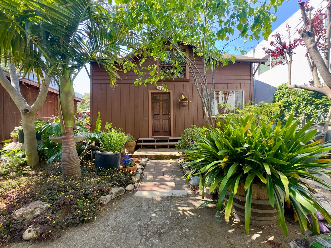 319 Alcatraz Ave, undefined, 319 Alcatraz Ave, Oakland, CA 94618, Photo:0