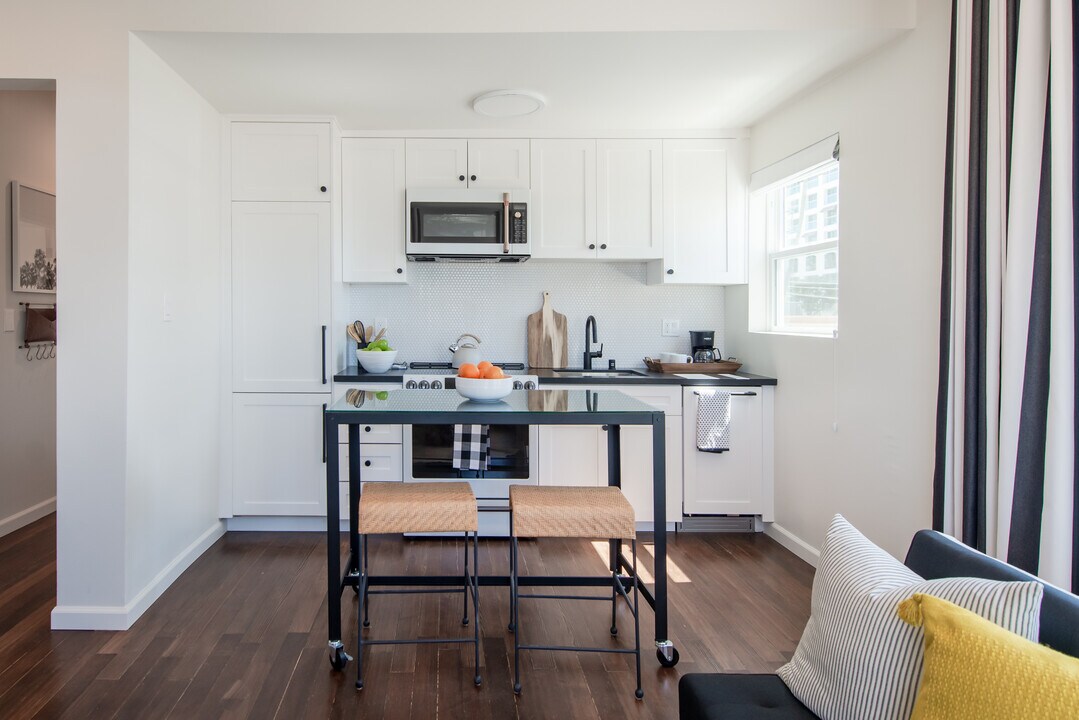 The Purser, smc, 1659 Ocean Front Walk, Santa Monica, CA 90401, Photo:2