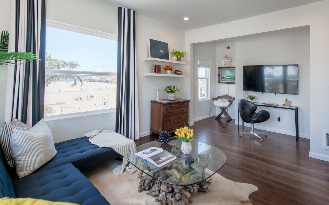 The Purser, smc, 1659 Ocean Front Walk, Santa Monica, CA 90401, Photo:3
