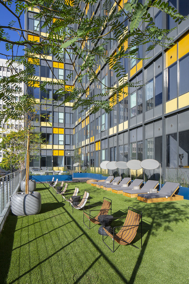 Crosby, usc, 3350 Wilshire Blvd, Los Angeles, CA 90010, USA, Photo:15