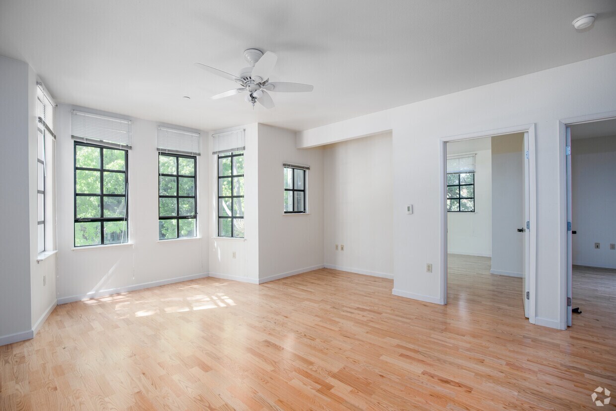 Telegraph Bays, undefined, 2620 Telegraph Ave, Berkeley, CA 94704, Photo:0