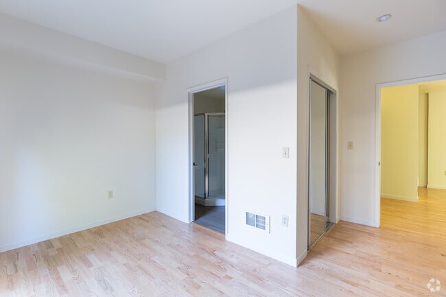 Telegraph Bays, undefined, 2620 Telegraph Ave, Berkeley, CA 94704, Photo:1