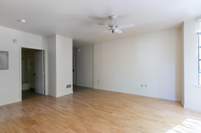 Telegraph Bays, undefined, 2620 Telegraph Ave, Berkeley, CA 94704, Photo:2