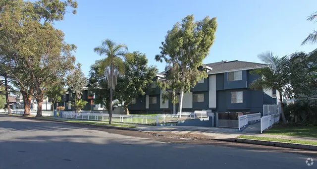 Menlo Apartments exterior