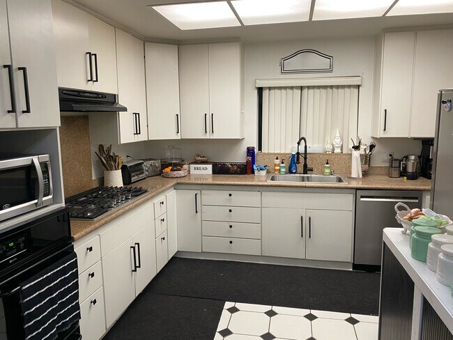 1209 Amherst Ave, undefined, 1209 Amherst Ave, Los Angeles, CA 90025, Photo:4