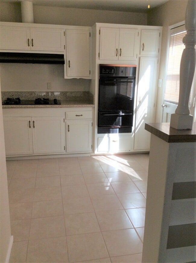 568 Glenhill Dr, undefined, 568 Glenhill Dr, Riverside, CA 92507, Photo:2