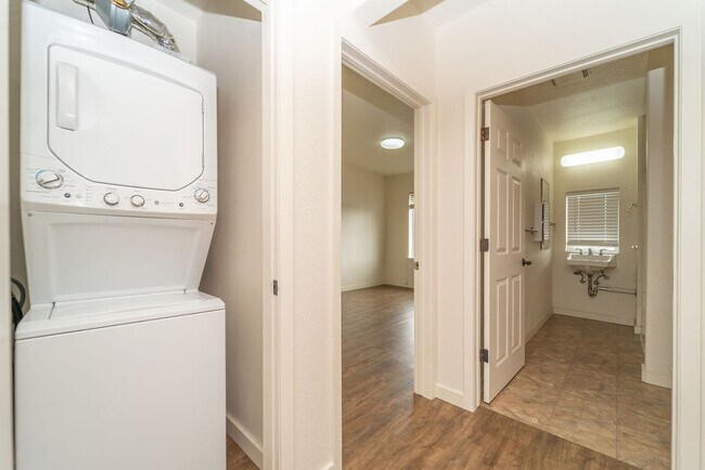 Stranda Apartments, undefined, 2489 Martin Luther King Jr Way, Berkeley, CA 94704, Photo:2
