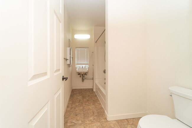 Stranda Apartments, undefined, 2489 Martin Luther King Jr Way, Berkeley, CA 94704, Photo:3