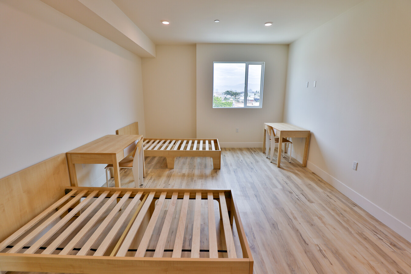 Phoenix Apartments, undefined, 1421 W Adams Blvd, Los Angeles, CA 90007, USA, Photo:1