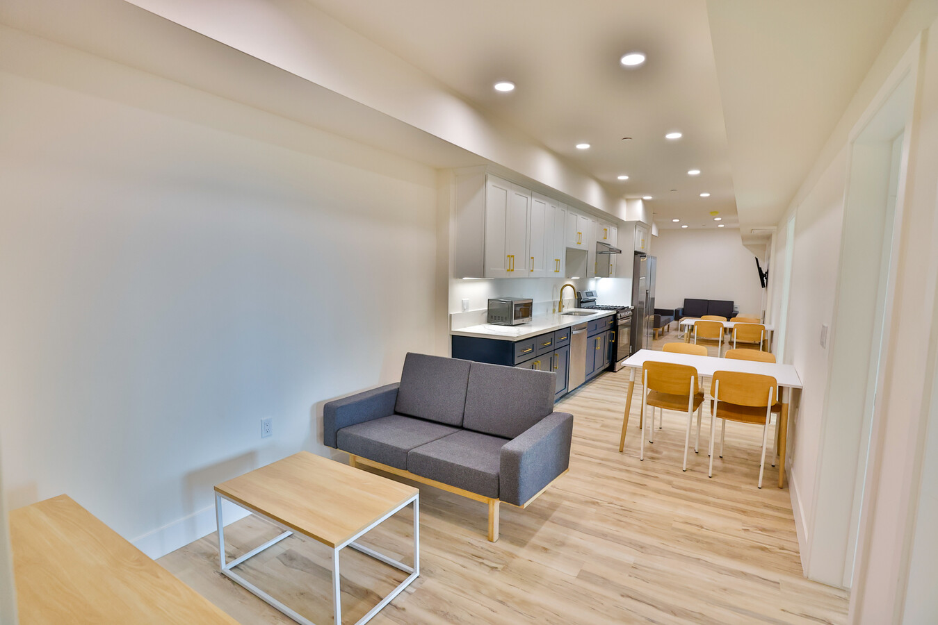 Phoenix Apartments, undefined, 1421 W Adams Blvd, Los Angeles, CA 90007, USA, Photo:4
